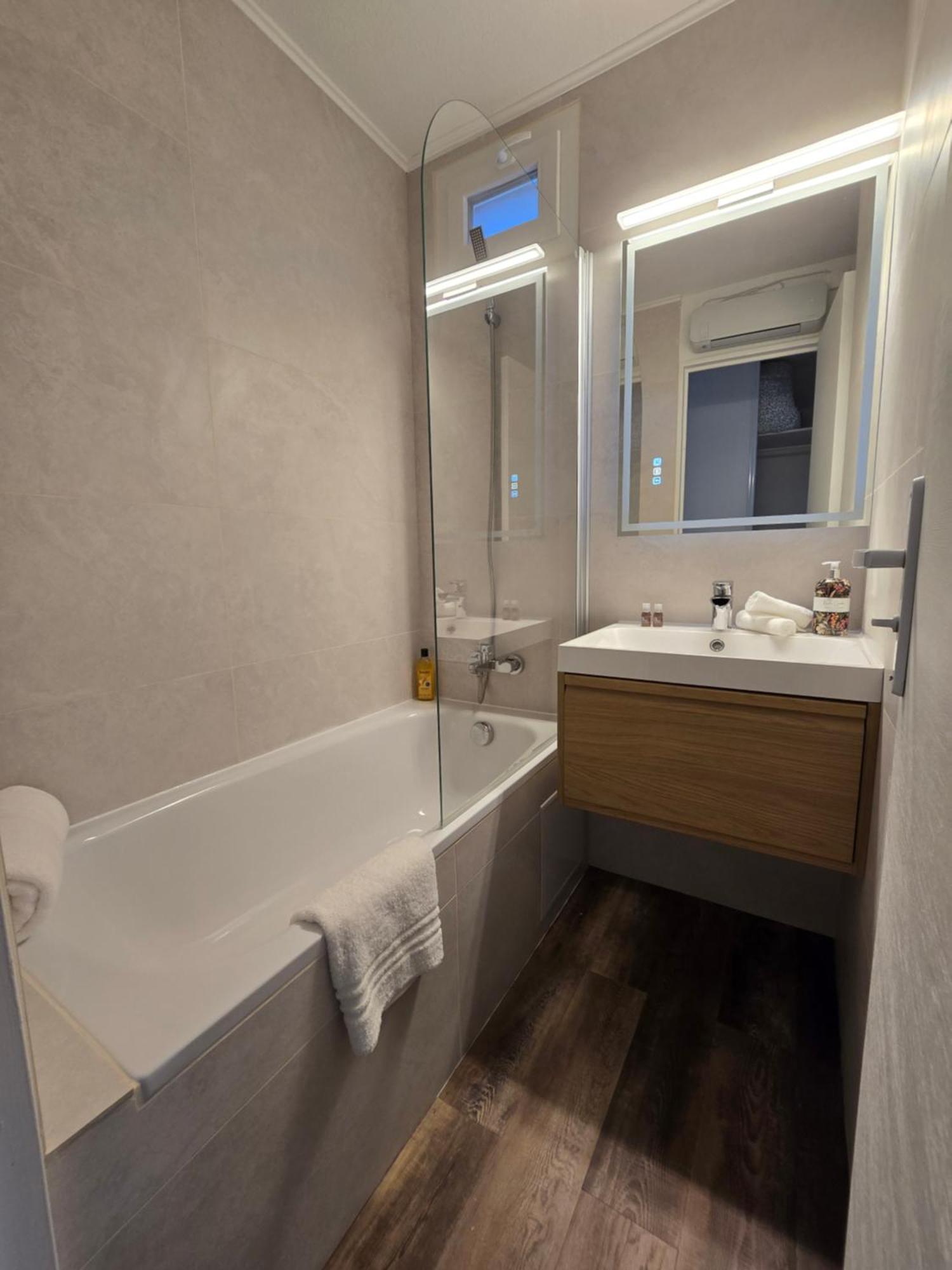 Chez Adriana Studio Vue Mer Avec Piscine Grimaud Εξωτερικό φωτογραφία